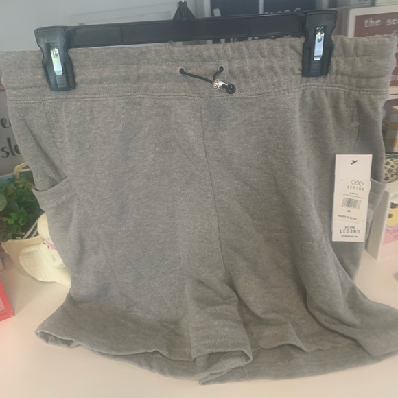 5 for $25- NWT - originally $32- LEG3ND Gray Shorts Size Medium - Picture 4 of 16